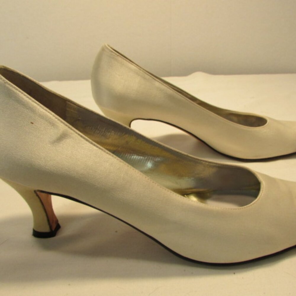 Salvatore Ferragamo Clarissa Off-White Satin Kitten Heels